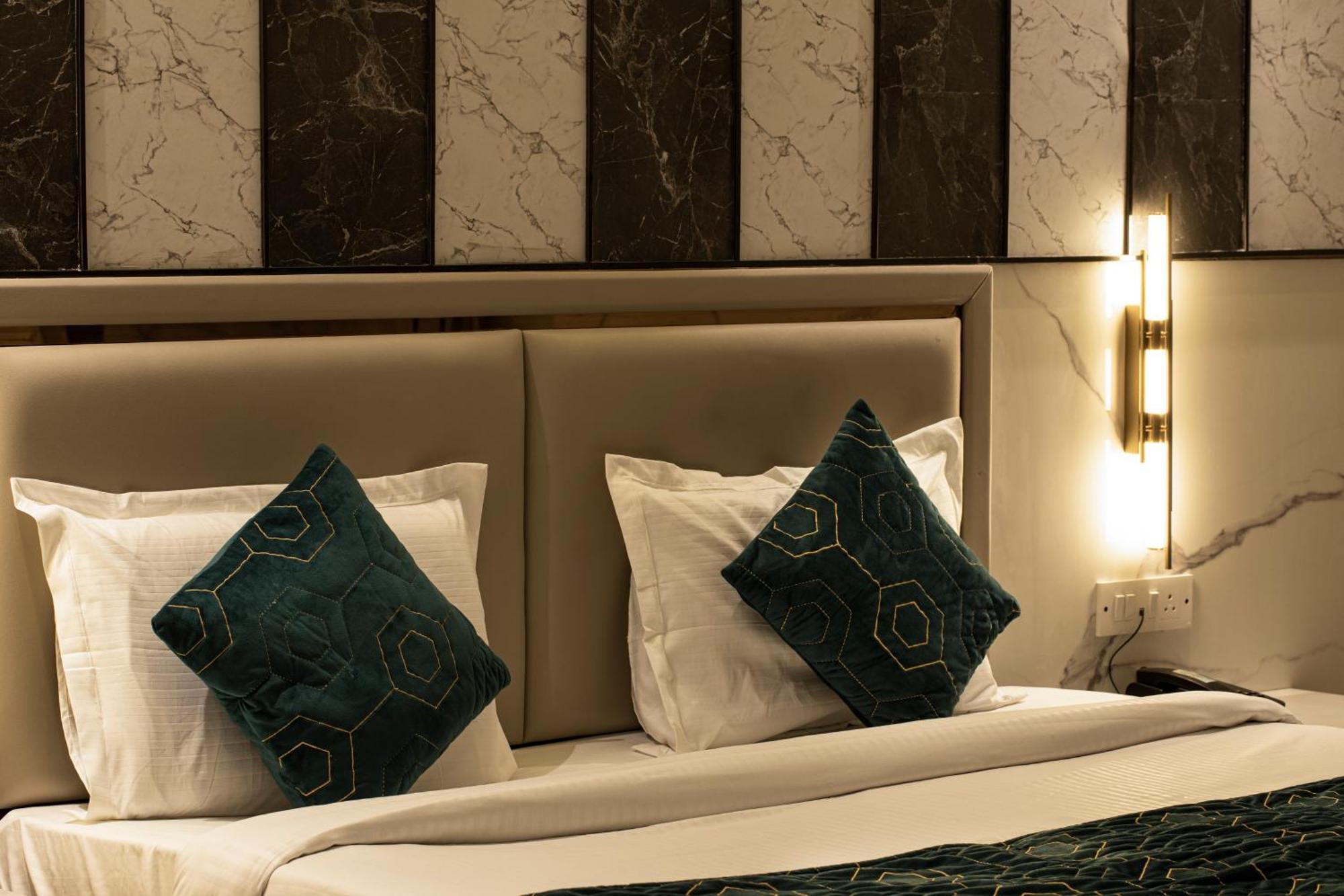 Hotel International Inn By Star Group - Near Delhi Airport New Delhi Exteriör bild